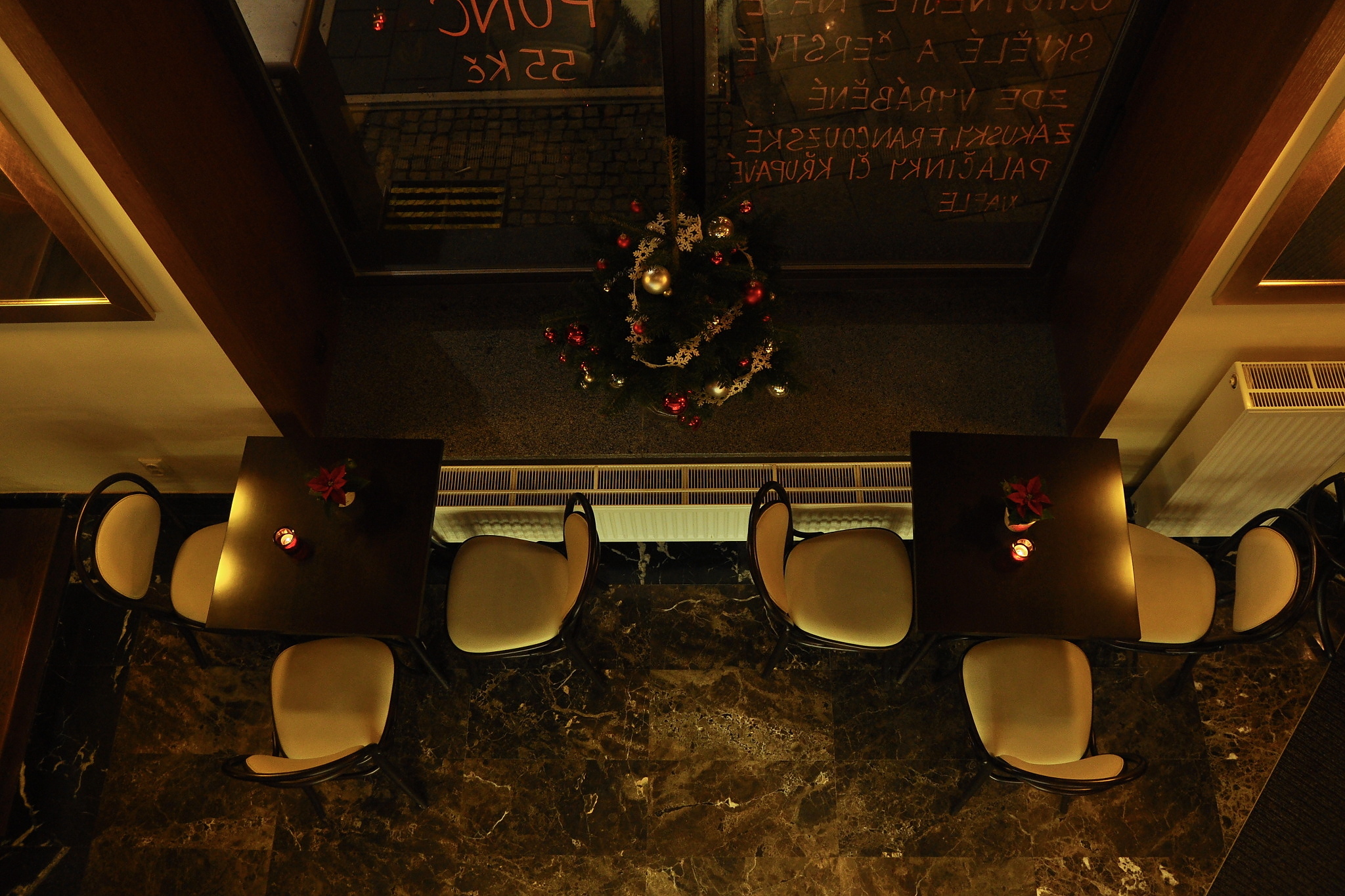 Café Cosmopolis
