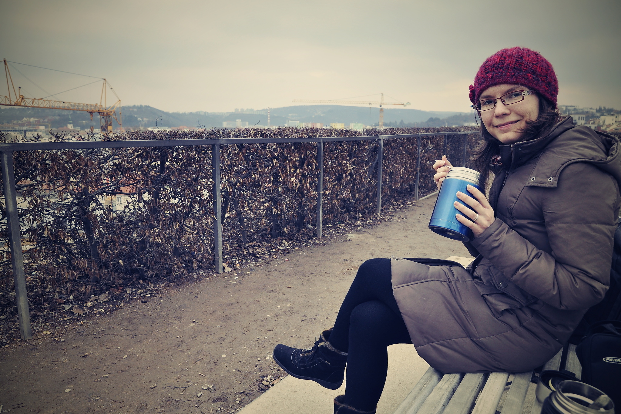 Outdoor večeře s výhledem na jeřáby
