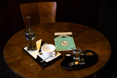 The Cat Café - zajímavý interiér a káva, co se dá pít