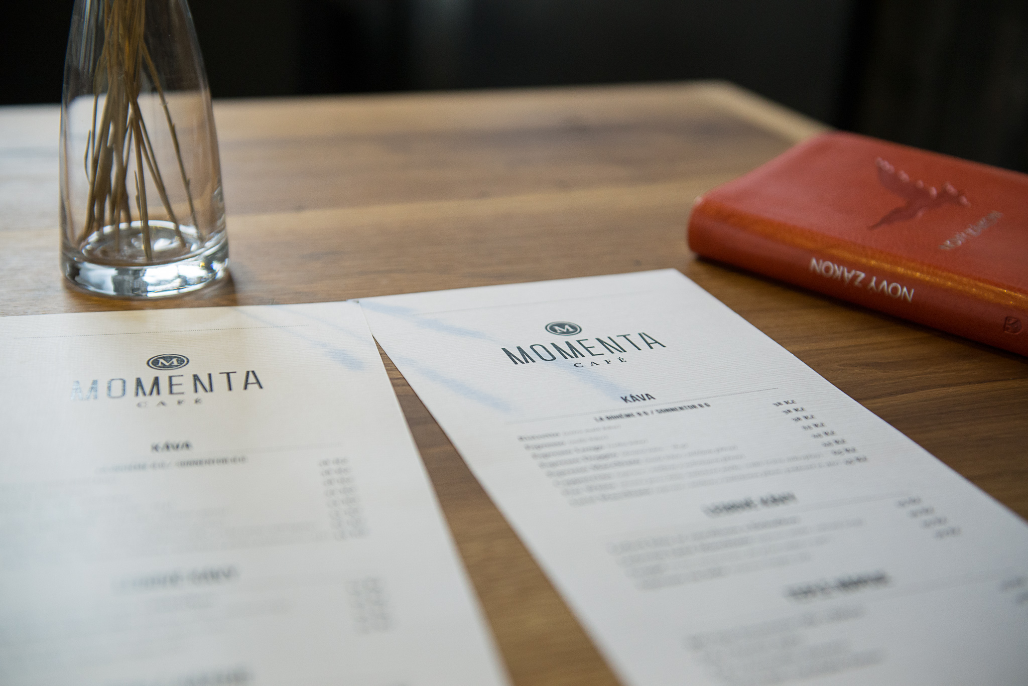 Jak jinak využít toho, že máme hlídání, než čtením Bible u výborné kávy...