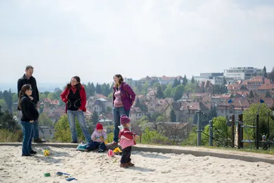 Nevýchovný sraz se konal na největším pískovišti v Brně