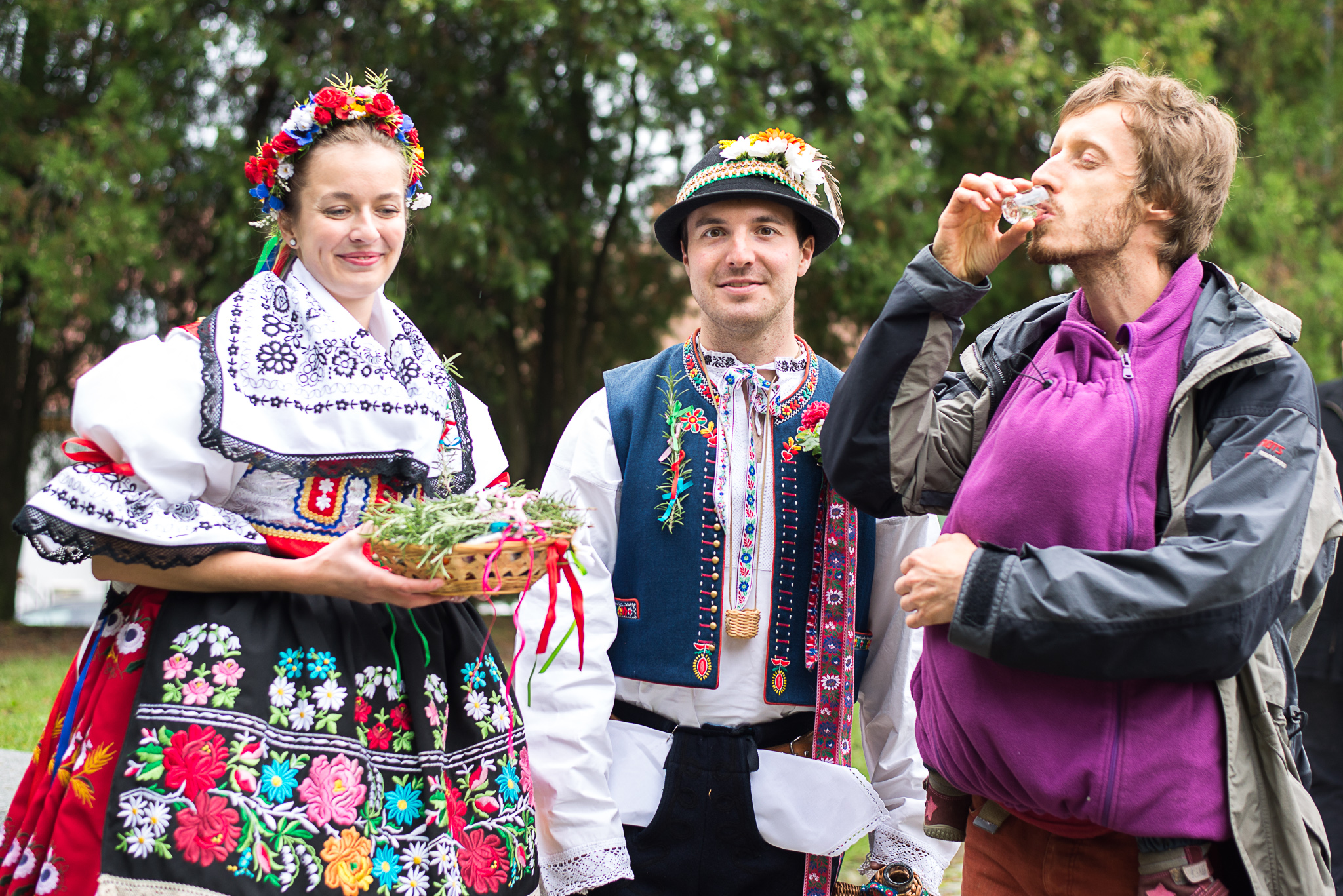 Tom tzv. "laškuje" s chasníky