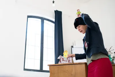 Rekvizity byly sympaticky ve stylu udělej si sám