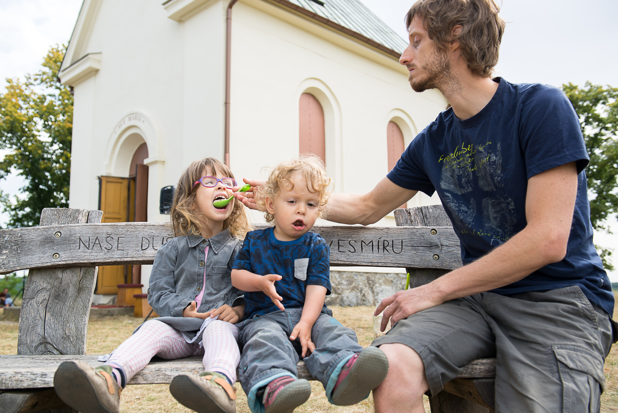 Bez neustálého přísunu ňaminy nelze bohoslužbu přežít