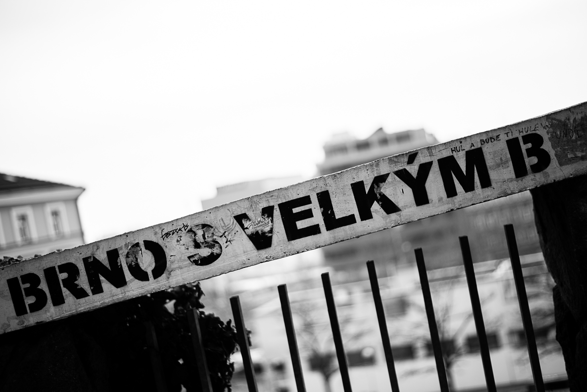 Znáte to: vyprovodíte kamarádku na nádraží a pak si jen tak vyšlápnete k Petrovu a trochu přitom fotíte. Jako za mlada.