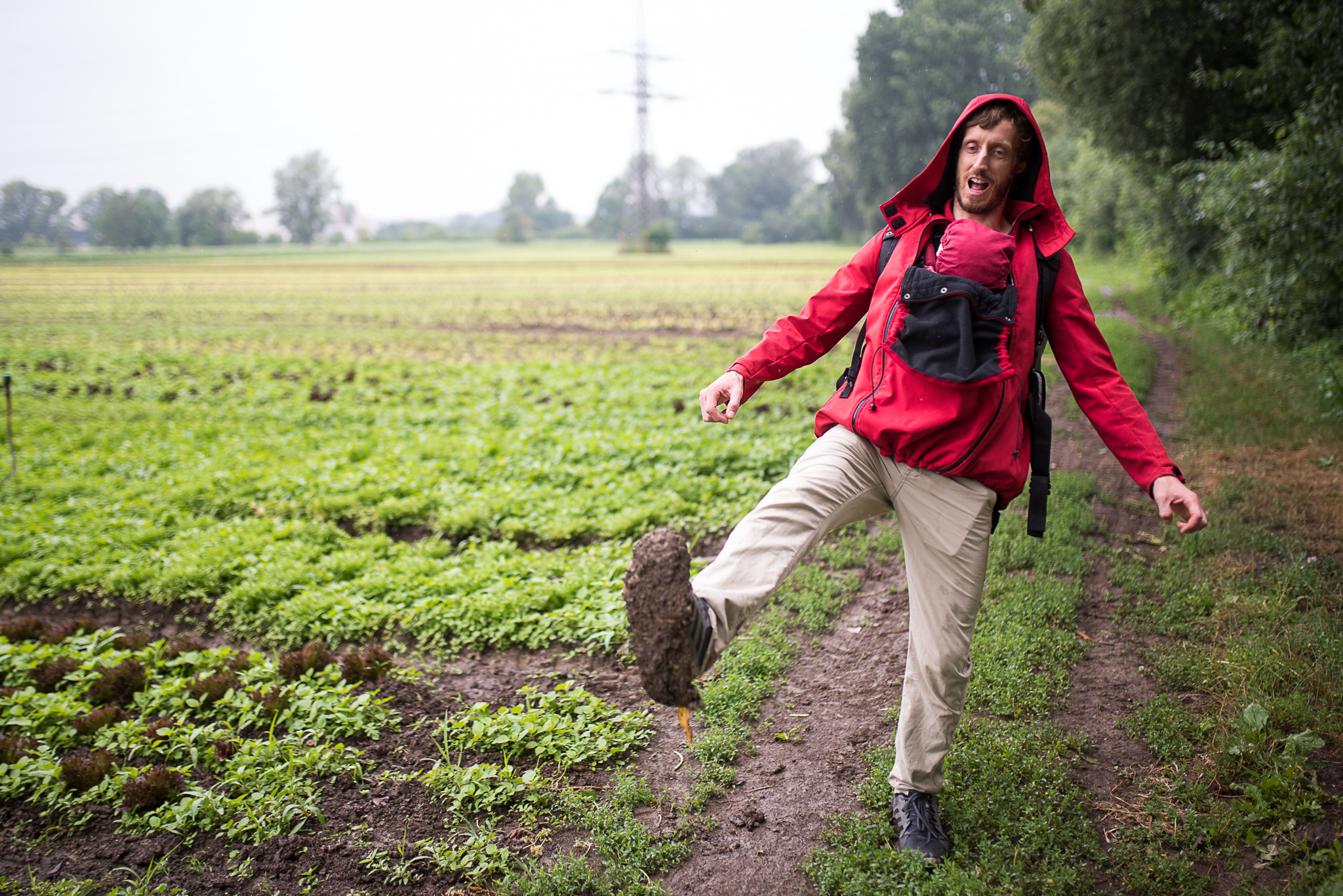 Procházka kolem pole na farmě Ráječek těsně po dešti byla hipsterská poněkud méně