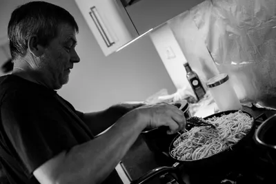 Děda Jirka nás pozval na svou specialitu - Aglio olio