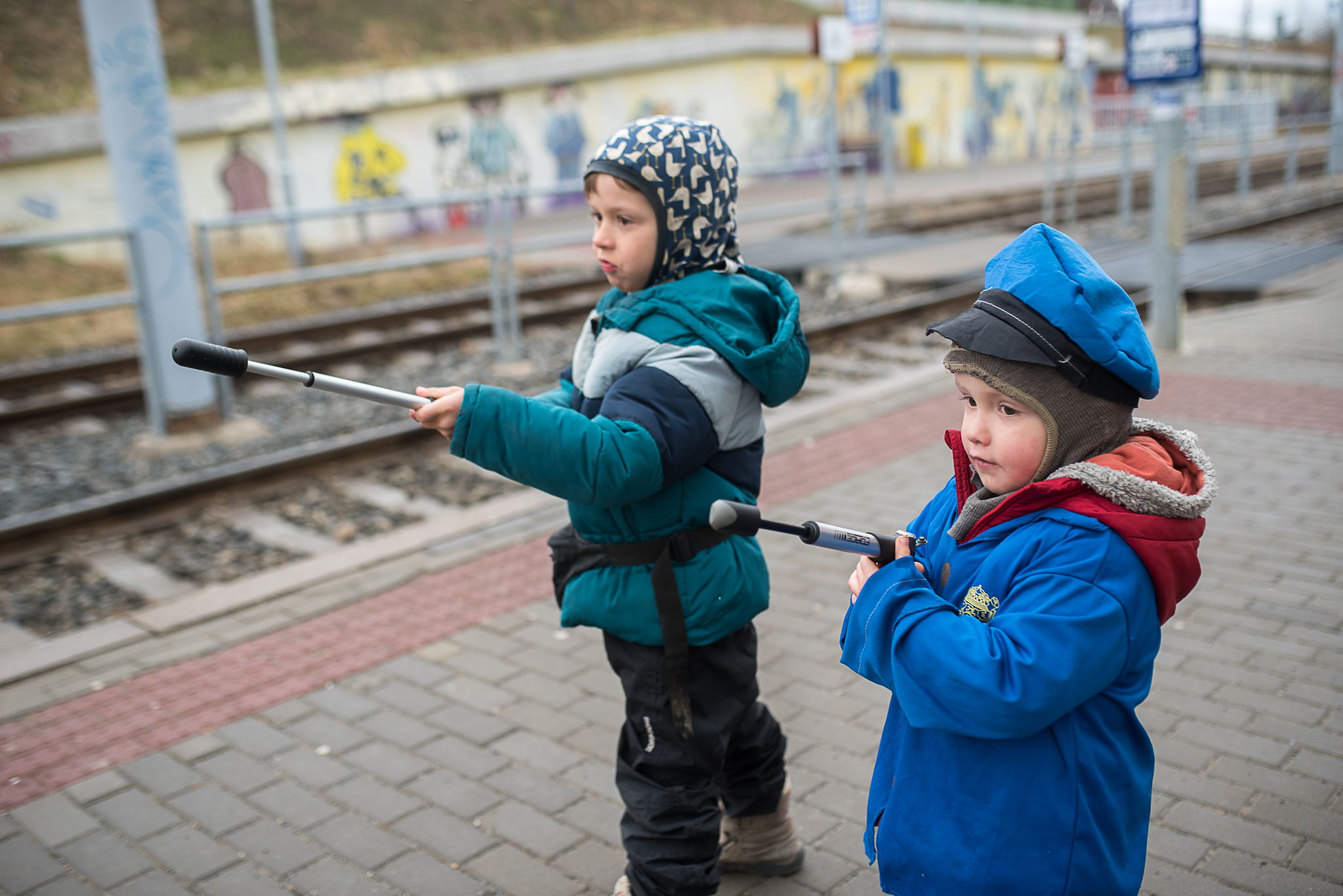Na tramvajovou zastávku dorazilo úplné policejní komando
