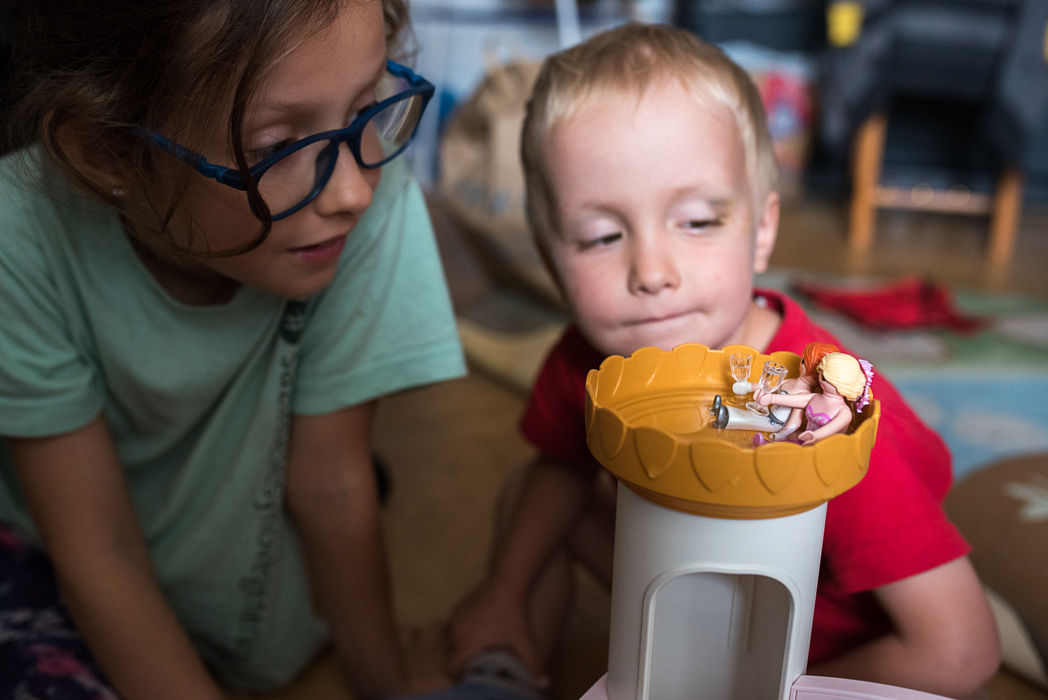 Slečny Playmobilky zdatně slaví a naše děti tomu přihlížejí