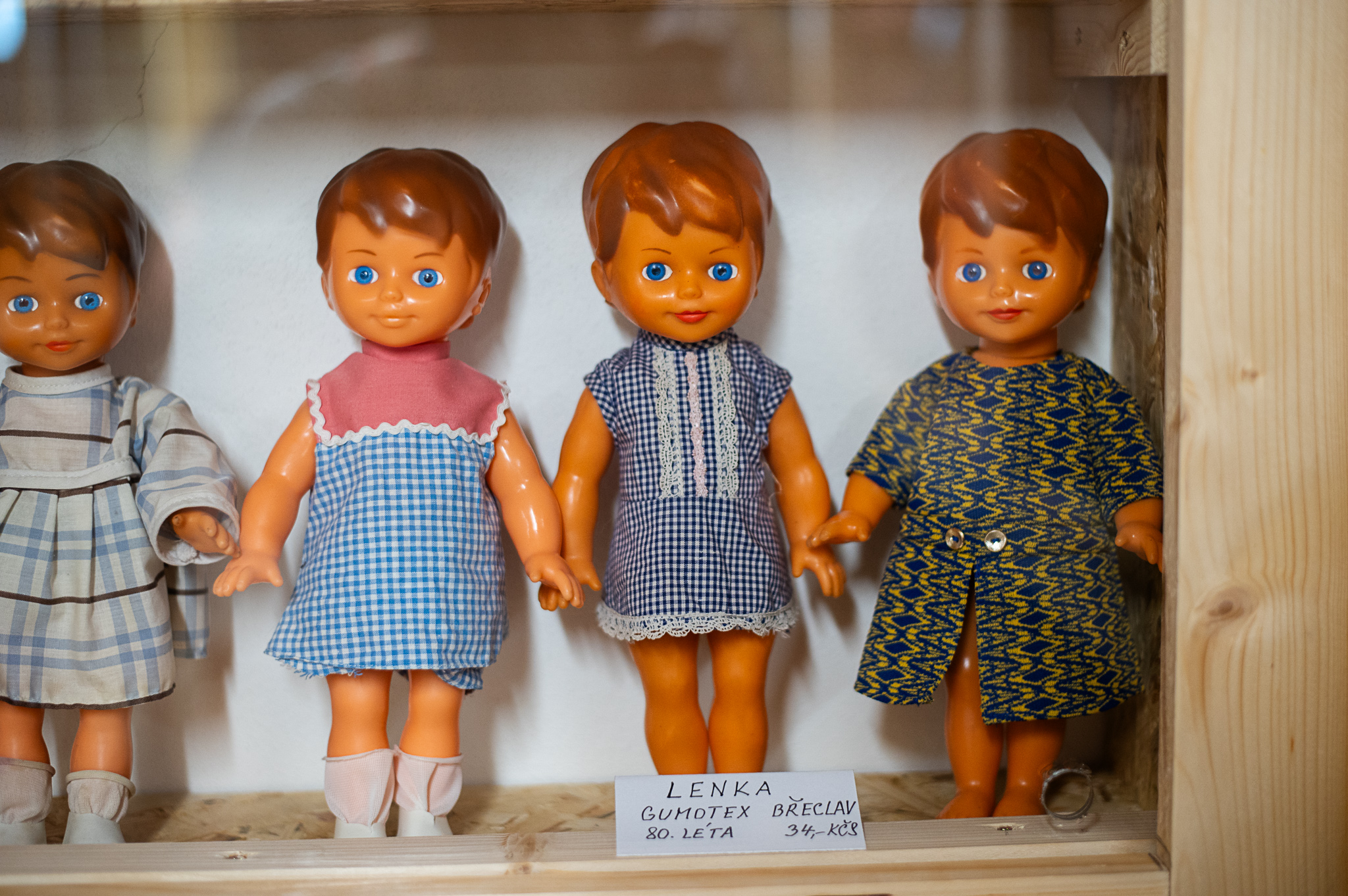Lenka - jméno souhlasí, 80. léta - to by taky sedělo, 34.- Kčs, hmm, no nevím...
